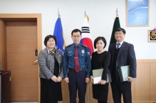수원서부서, 보이스피싱 피해 예방한 금융기관 감사장 수여