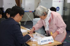 수원 화성경로당, 어르신들 투표 행사
