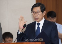 선서하는 박상기 법무부 장관 후보자