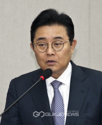 인삿말하는 대통령 비서실 전병헌 정무수석