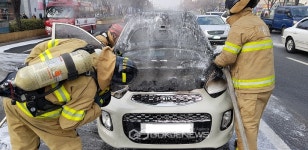 강동구 천호대로 도로상 차량 화재…인명피해 없어