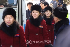 [평창올림픽] 북한 응원단 인제 스피디움 도착