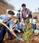 함박산 임도주변 용인시민 나무심기.. 1천여명참여