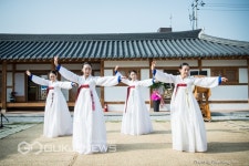 산조춤, 기악 독주의 음악에 자유로운 감성을 자유자재로 표현