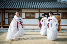 산조춤, 기악 독주의 음악에 자유로운 감성을 자유자재로 표현