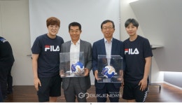 서울석유, 부산시설공단 여자핸드볼팀 선수단에 우승반지 전달