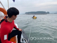 군산해경, 3명 탄 기관고장 고무보트 구조