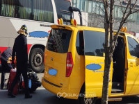 한누리대로 첫마을 교차로 부근 차량과 오토바이 사고 발생
