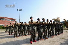 해병닷컴 - 해병대 신병 1251기 1교육대 2주차 - 목봉체조 및 격투봉 훈련 등