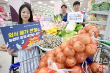 [포토] 하나로마트, 외식물가 잡는 식자재 120 프로젝트 시작