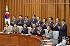 [포토] 정의당 강은미 의원 조희대 대법원장님, 사법부는 소수의 편에 서야 합니다