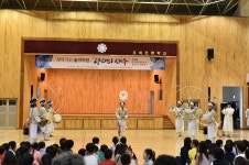 예인집단 ‘아라한’ 놀이마당 ‘광대의 재주’, K-art 찾아가는 문화행사 성료 - 한국투데이 예인집단 ‘아라한’ 놀이마당 ‘광대의... 