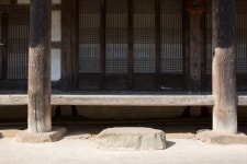 문화재이미지 | 진주 오방재_초석 및 기둥 (촬영년도 : 2015년) 진주 오방재_초석 및 기둥 (촬영년도 : 2015년)