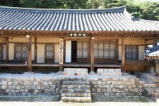 문화재이미지 | 안동 안동권씨 능동재사_능동재사와 돌계단 (촬영년도 : 2015년) 안동 안동권씨 능동재사_능동재사와 돌계단 (촬영년도 : 2015년)