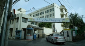 IMCDb.org: 2010 Kia K5 [TF] in 무뢰한 (The Shameless), 2015 Kia K5 in 무뢰한 (The Shameless)