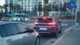IMCDb.org: Daewoo BS 106 in 시그널 (Signal), 2016 Daewoo BS 106 in 시그널 (Signal)
