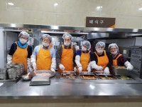  강북구의회 이백균 의장과 의원, 강북노인종합복지관 찾아 급식봉사 실시 - 전국매일신문  강북구의회 이백균 의장과 의원, 강북노인종합복지관... 