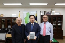  강북구의회 이백균 의장, 보광연립주택재건축정비사업조합 감사패 받아 - 전국매일신문  강북구의회 이백균 의장... 