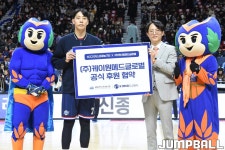 [프로농구 화보] KCC, SK의 추격을 과감하게 뿌리치고 안방에서 승리