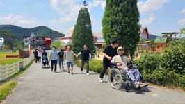무장애 나들이 코스 청천재활원 이용장애인들과 함께하는 ‘벨포레리조트 나들이’