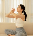 소비자시대 웹진 “일상의 피로를 녹여드립니다” 요가로 몸과 마음 치유해요