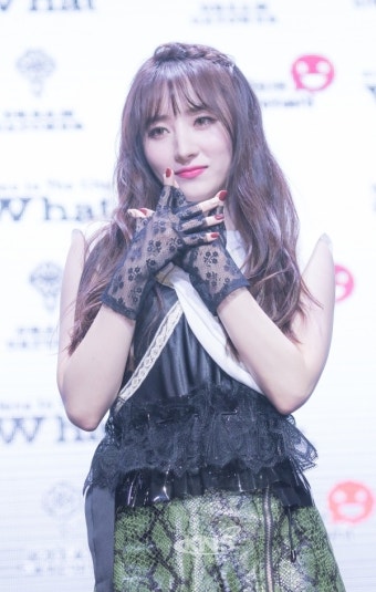 [포토뉴스] 드림캐쳐(DREAMCATCHER) 수아 '만인을 사로잡을 윙크' - KNS뉴스통신 [포토뉴스] 드림캐쳐(DREAMCATCHER) 수아 '만인을...