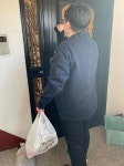 무한돌봄네트워크팀, 함께가게 ‘함경옥’에서 후원한 밑반찬... 무한돌봄네트워크팀, 함께가게 ‘함경옥’에서 후원한 밑반찬 위기가구에 전달