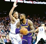 급락 레이커스, 5할 승률로 위태…필라델피아 원정경기 23점차 대패   - 미주 중앙일보 