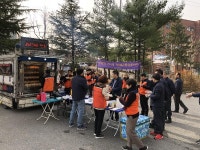  사랑의 사다리 밴드, 목상동 경로당 ‘바베큐 통닭 봉사’