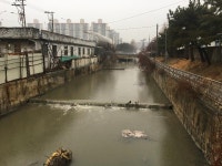  부평구 악취 나던 목수천, 주민 위한 ‘공영주차장’으로 변신