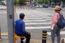 인천  동구, 횡단보도 장수의자 10개 설치