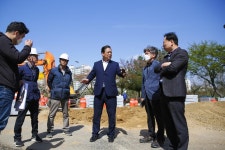 경인투데이뉴스 김정택 안산시의회 부의장, 사동 마로니에 삼거리 회전교차로 공사 현장 방문