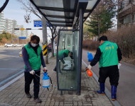 경인투데이뉴스 수원시 권선구, 곡선동 새마을협의회 관내 버스정류장 특별 방역 실시