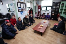 경인투데이뉴스 허인환 인천 동구청장, 설맞이 경로당 방문 새해인사