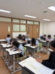 신창중, 책장을 넘기며 나의 이야기를 시작했다:경인투데이뉴스 ≪경인투데이뉴스≫ 신창중, 책장을 넘기며 나의 이야기를 시작했다
