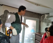 수원시 장안구 수정인테리어기술전문학원, 조원1동 저소득 어르신... 장안구 수정인테리어기술전문학원,  조원1동 저소득 어르신 가구에서 도배... 