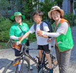 안산시 해양동자율방재단 폭염속 무더위 무료 생수 나눔’ 캠페인... 안산시 해양동자율방재단 폭염속 무더위 무료 생수 나눔’ 캠페인