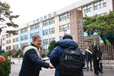구로구,구로고 학생들과 통학로 안전 캠페인…청소년 주도로 기획:경인투데이뉴스 ≪경인투데이뉴스≫ 구로구,구로고 학생들과 통학로... 