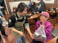 한라면옥 안산부곡점, 부곡종합사회복지관 이용 어르신을 위한 식사 나눔 진행:경인투데이뉴스 ≪경인투데이뉴스≫ 한라면옥 안산부곡점... 