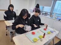 신창중학교, 비누 한 조각에 담은 진로의 가능성, 교실이 공방이 되다:경인투데이뉴스 ≪경인투데이뉴스≫ 신창중학교, 비누 한 조각에... 