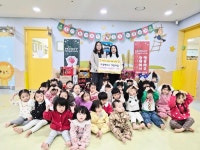 두정레우스 어린이집, 천안시 부성1동에 나눔트리 기탁:경인투데이뉴스 ≪경인투데이뉴스≫ 두정레우스 어린이집, 천안시 부성1동에 나눔트리... 