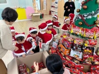 시립더퍼스티지어린이집, 화성시남부종합사회복지관에 식료품 및 후원금 전달:경인투데이뉴스 ≪경인투데이뉴스≫ 시립더퍼스티지어린이집... 