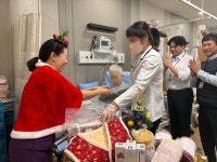 위드미요양병원, 크리스마스 이벤트로 따뜻한 나눔의 시간 가져:경인투데이뉴스 ≪경인투데이뉴스≫ 위드미요양병원, 크리스마스... 