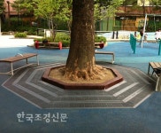 어스그린코리아(주)_“가로수에게 ‘빗물저금통’을 깔아주세요” < 기술과자재 < 산업·공모 < 기사본문 - Landscape Times 어스그린코리아... 