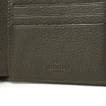 SSF SHOP - 삼성물산 패션부문 온라인 공식몰 [발렌티노] 락스터드 로고 PY0P0654HFY L90 남자 반지갑