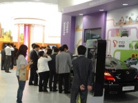 오픈 갤러리 - 월드 아이티 쇼 관람객들