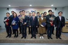 2대 인사혁신처장 재임기간 사진갤러리 조회 < 역대처장 < 인사혁신처 열린처장실 인사혁신처 열린처장실