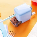 DELI 델리 뉴파스텔 오토피드 회전식 손잡이 연필깎이 - 문구랜드 DELI 델리 뉴파스텔 오토피드 회전식 손잡이 연필깎이