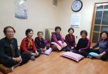 소통과 참여 > 시정홍보 > 보도자료 상세보기 두레사랑방서 한 가족처럼지내죠