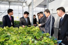 김경규 농진청장 전북농기원서 농업현안 논의 [영농자재신문(주)] 김경규 농진청장 전북농기원서 농업현안 논의